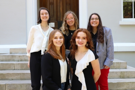 The University of Georgia’s 2022 Boren Scholars include, front row, Sydney Buchanan and Natalie Navarrete and, back row, Moriah Thomas, Leah Whitmoyer and Neely McCommons. Not pictured are Robert Fox, Lauren Harvey and Dana Newman. (Photo by Stephanie Schupska) 
